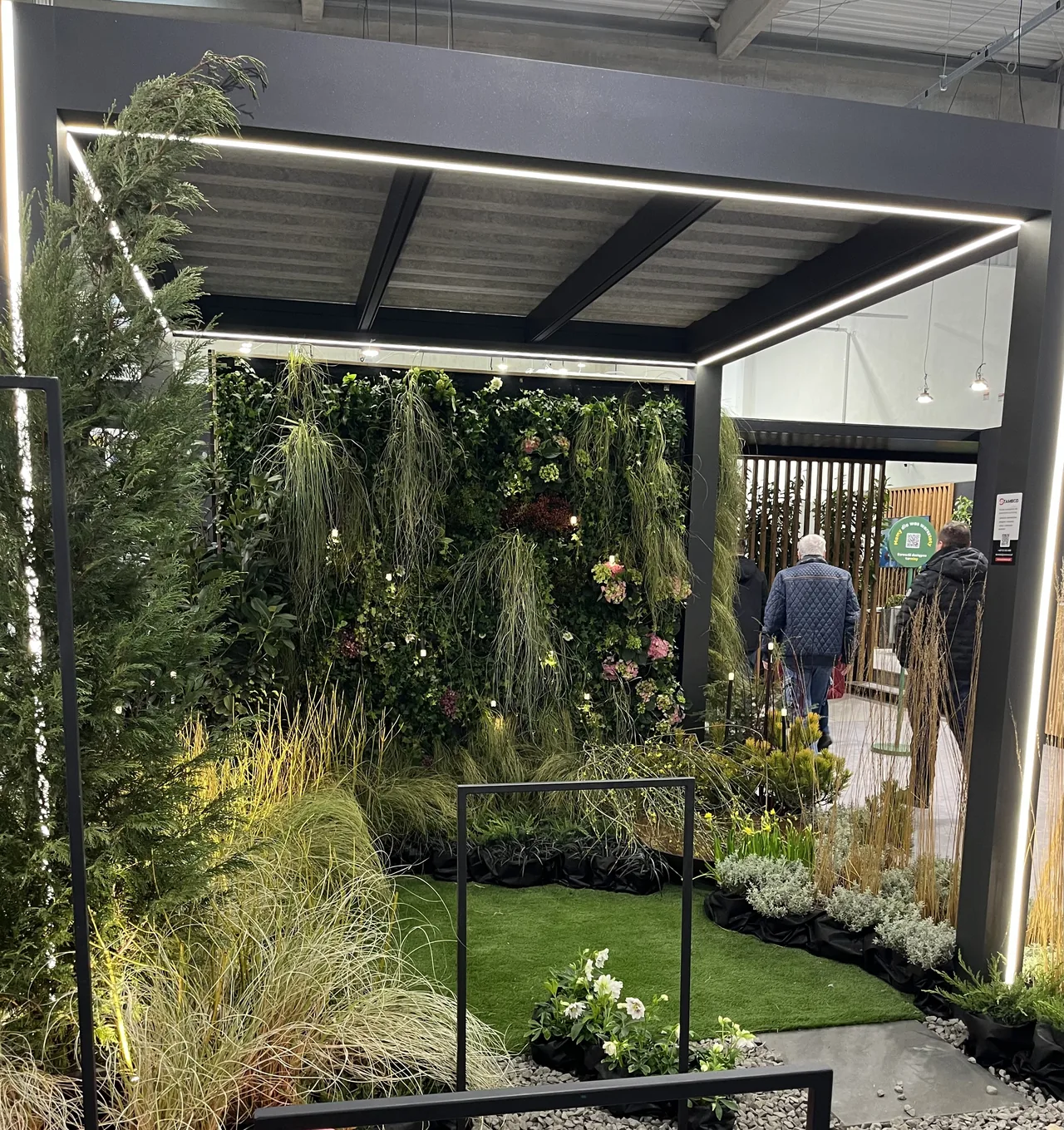 Zielona ściana iQgarden na wspólnym stoisku z Gardenphilia jako część ekspozycji OSTO, targi Gardenia Ptak Warsaw Expo
